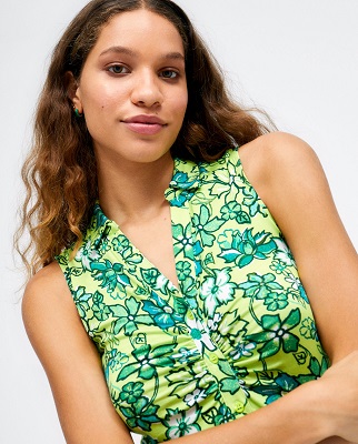 Sleeveless Shirt With Gathers on The Chest Green