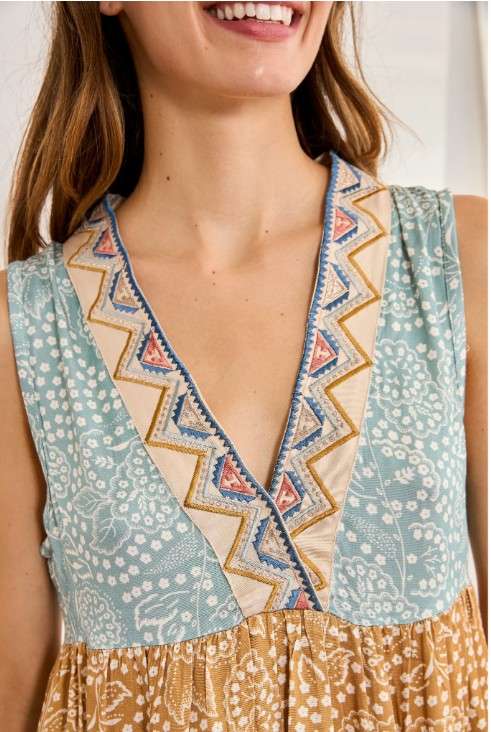 Top With Mixed Colours And Embroidered Neckline