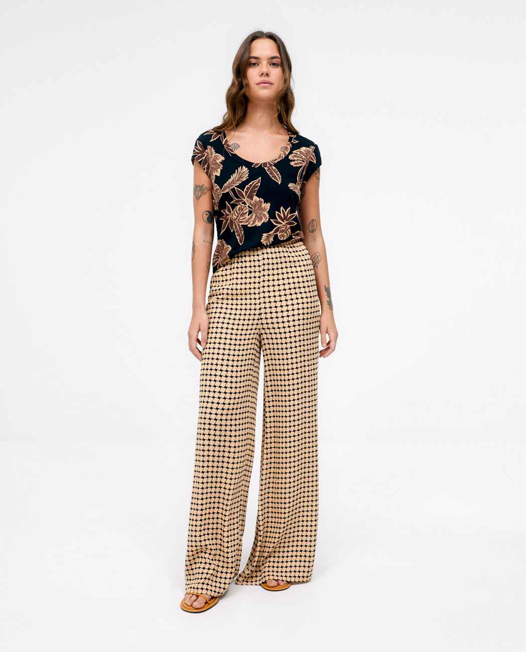 Wide And Long Trousers Beige