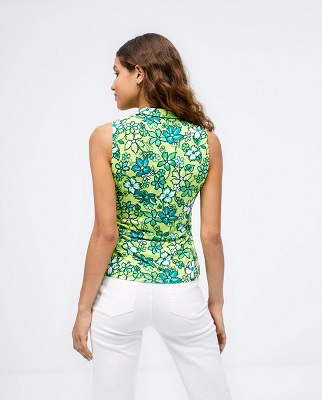 Sleeveless Shirt With Gathers on The Chest Green