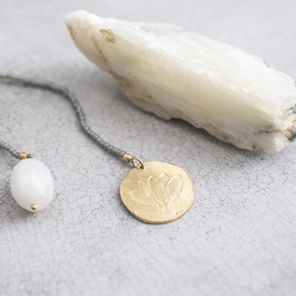Fairy Necklace moonstone gold