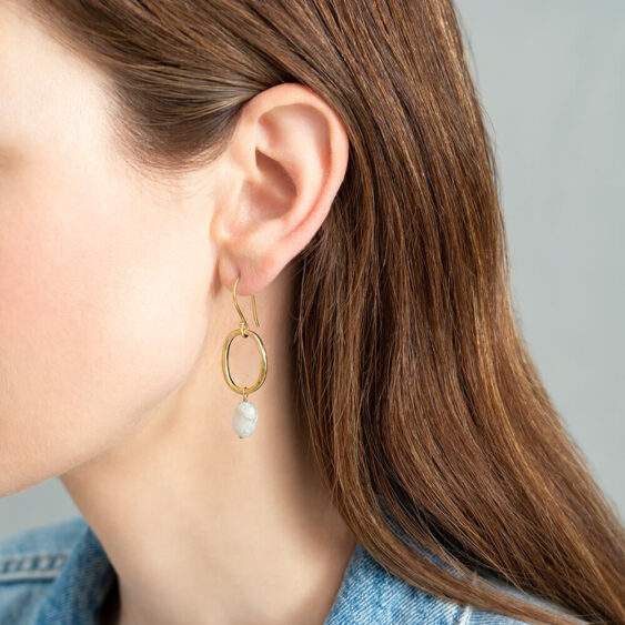 Gracefull Moonstone Earrings Gold