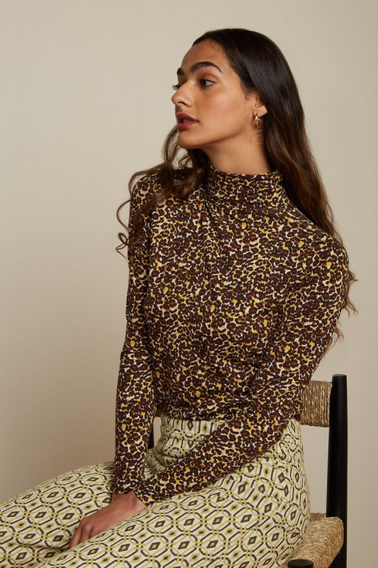 Betsy Rollneck Top Hustle Rocky Brown